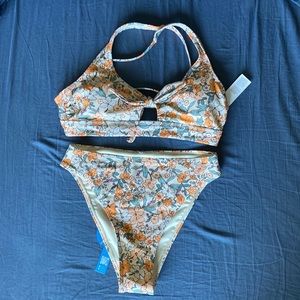 NWT Cupshe Ditsy Floral Bikini